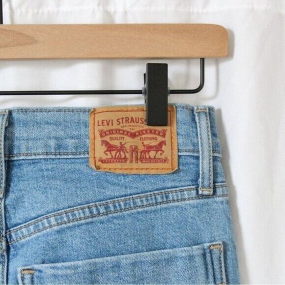 NWOT Levi’s Mile High Crop Wide Leg Jeans in Light Wash 25 - Picture 8 of 8